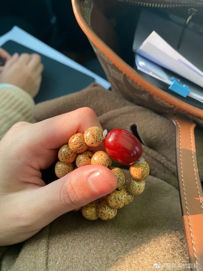 什么手串对自己的运气比较好,2024本命年带什么手串