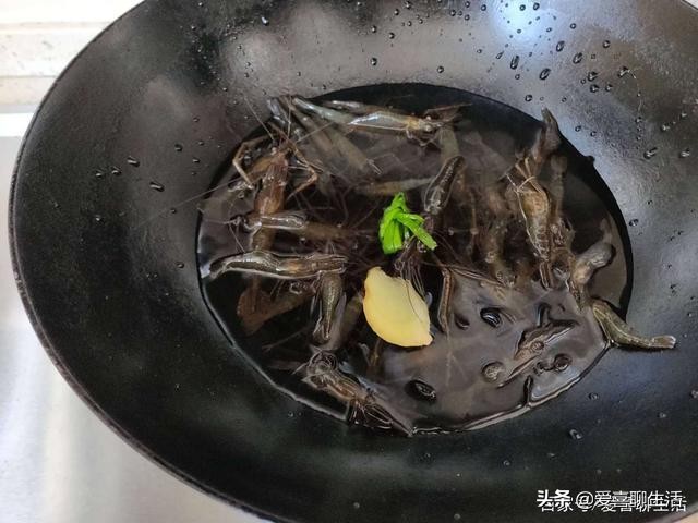 河虾水煮有营养还是爆炒有营养,水煮河虾的正确做法煮多长时间