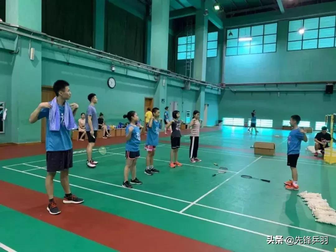 孩子打羽毛球基础训练,羽毛球有基础的孩子训练方法