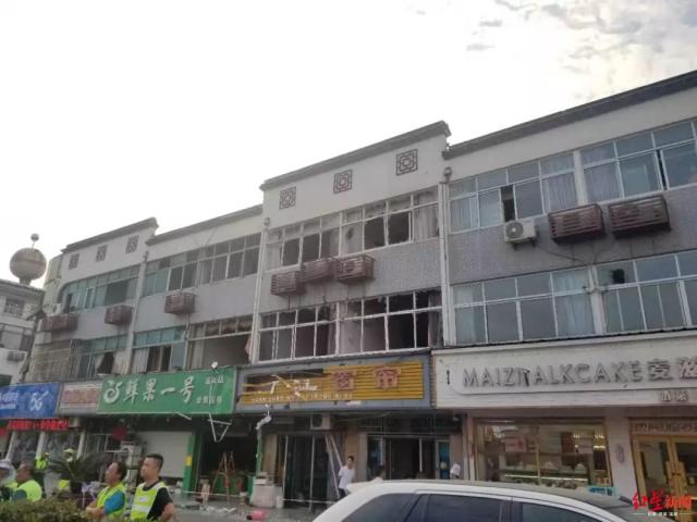煤气罐爆炸致10死7伤事件,烧烤店燃气爆炸致31人死