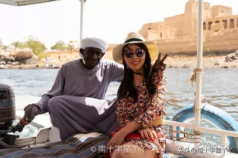 一半沙漠一半海洋图片,一半沙漠一半湖水