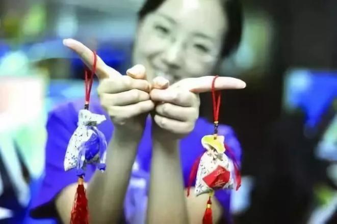 端午节的香囊可以戴在哪里,端午节香囊的方法