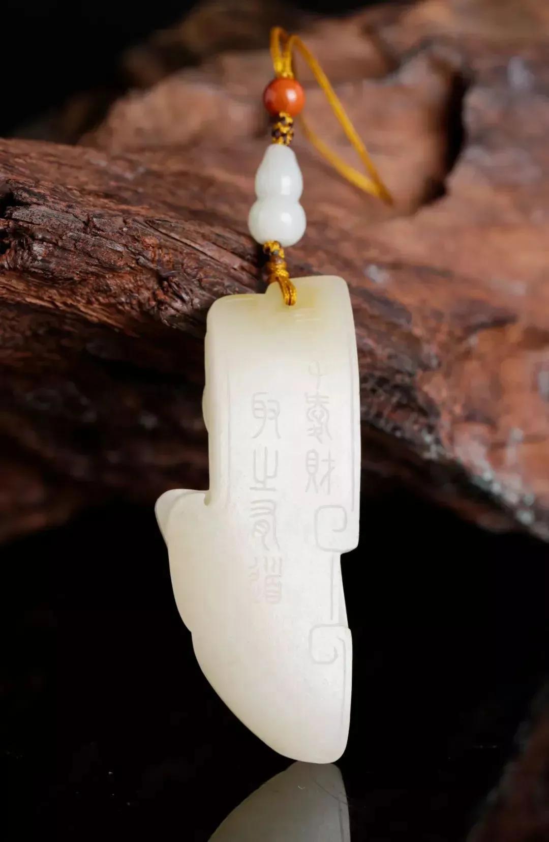 翡翠貔貅的寓意和佩戴技巧,翡翠貔貅戴什么链子