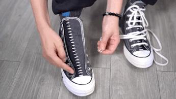 怎么系鞋带扁的鞋带不容易掉,明星同款鞋带怎么系