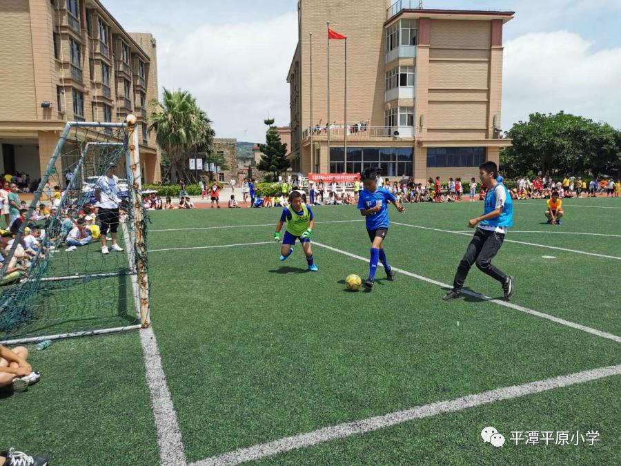 快乐足球追逐梦想放飞未来,快乐足球追逐梦想放飞未来海报