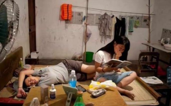 横店群演拜王宝强和赵丽颖,横店群演以王宝强激励自己