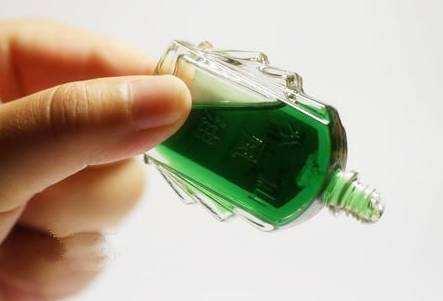 夏天藿香正气水涂在脚上太实用了,藿香正气水涂脚上可以治失眠吗