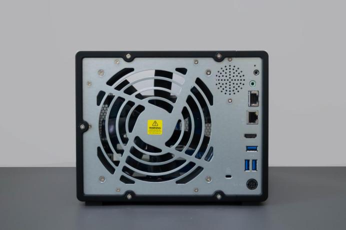 5倍速新物种：威联通TVS-951N全能体验：HTPC、软路由、虚拟机