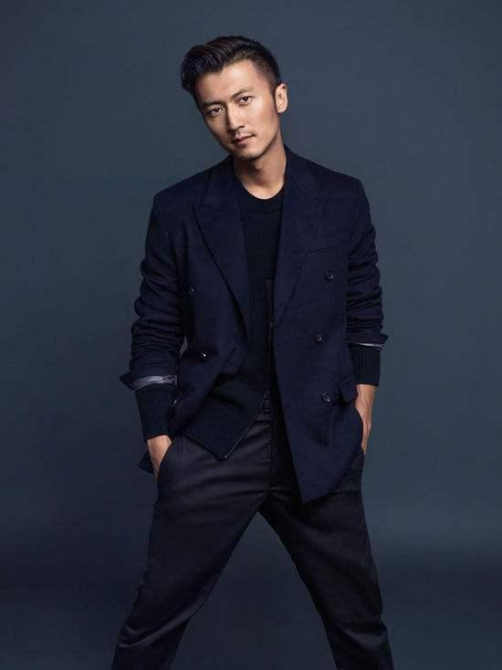 张柏芝教儿子跳水变“人肉板”，两兄弟被晒到黑成煤球太夸张