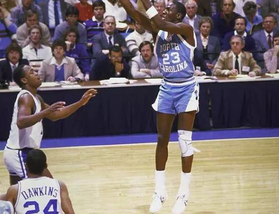 匡威新球鞋什么时候发售,匡威球鞋最早什么时候有的