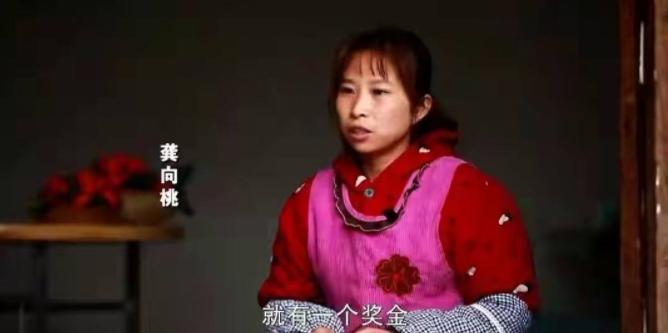 比起牛爱芳春花的人设崩塌,蜀中桃子姐的清醒与真实,真叫人佩服