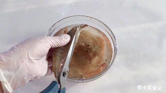 正宗油焖大虾家庭版做法简单美味,家庭版油焖大虾简单美味一看就会