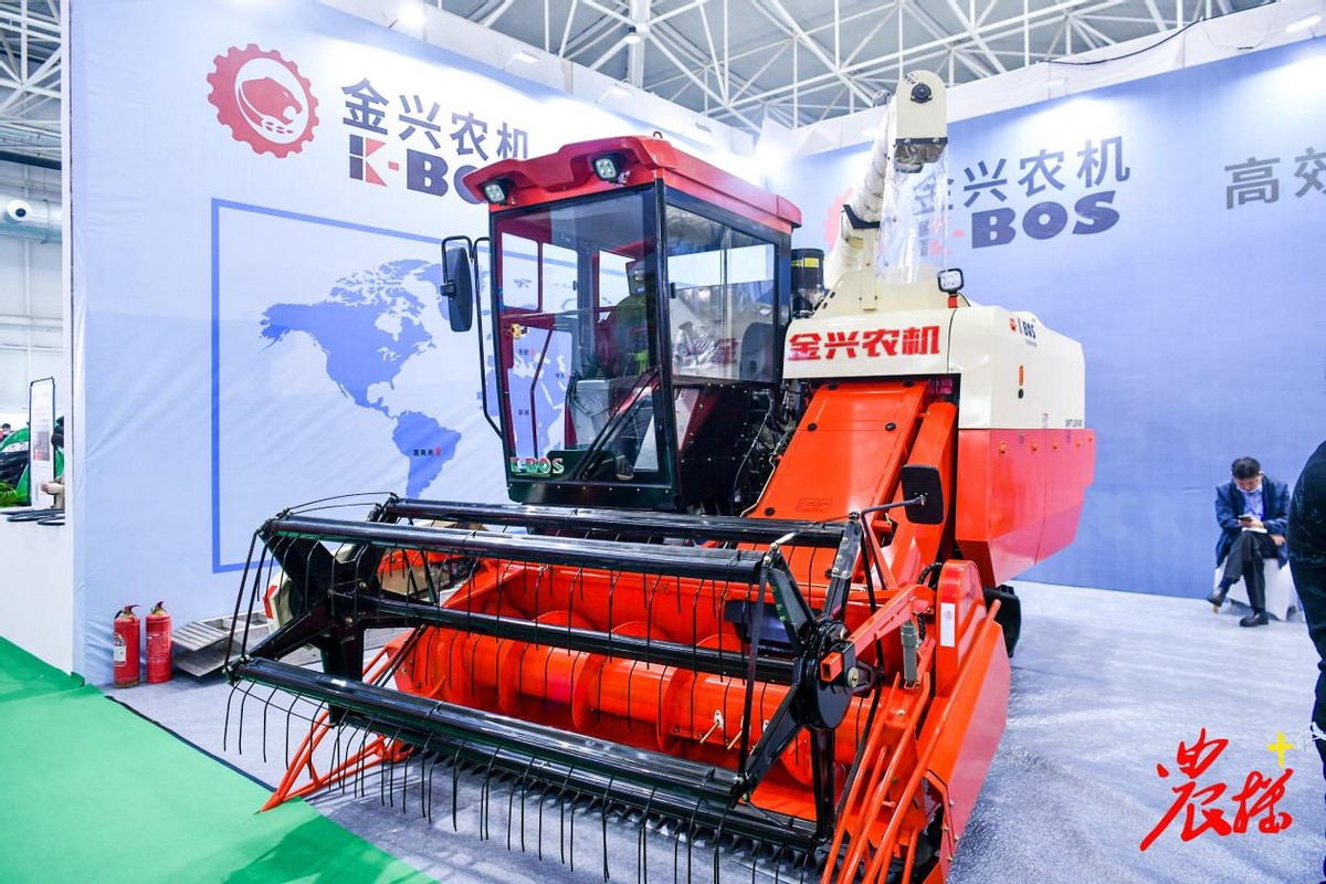 最先进的履带联合收割机多少钱,国际收割机