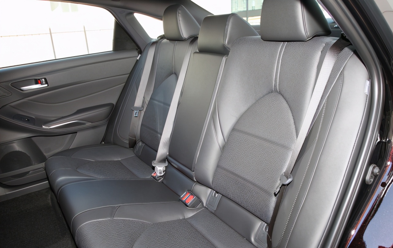 丰田亚洲龙和日产天籁,日产天籁和丰田亚洲龙对比