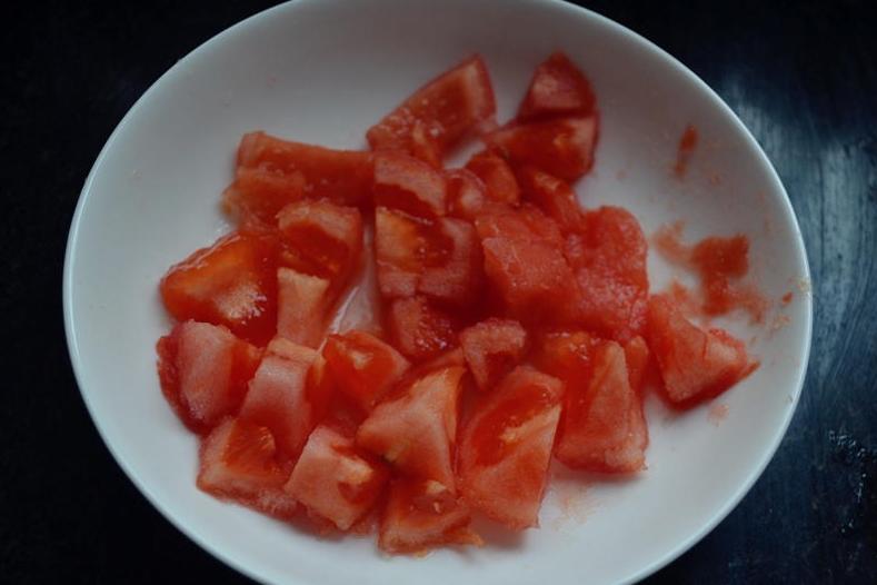 番茄鱼怎么做汤色好看,番茄鱼怎样做好吃而且简单