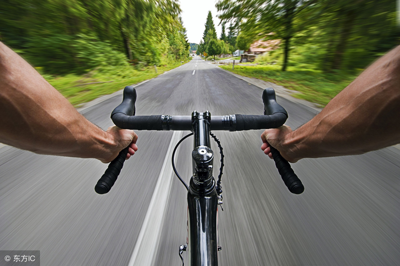 保温杯里泡枸杞养生吗,保温杯里泡枸杞别熬夜伤身体