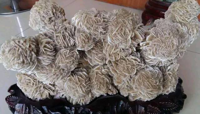 去沙漠的路上能捡到石头吗,沙漠上捡石头的秘密