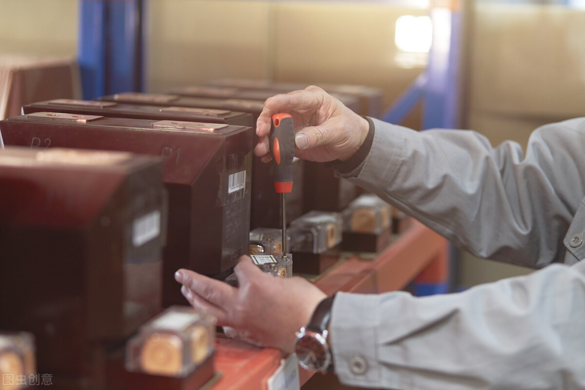 出租房的电表怎么转得那么快,出租房五个电表14进24出安装方法