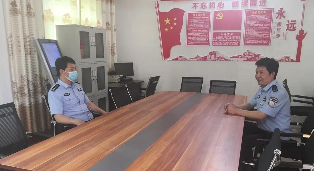 深入派出所督导检查两会安保工作,领导下基层检查指导安全工作