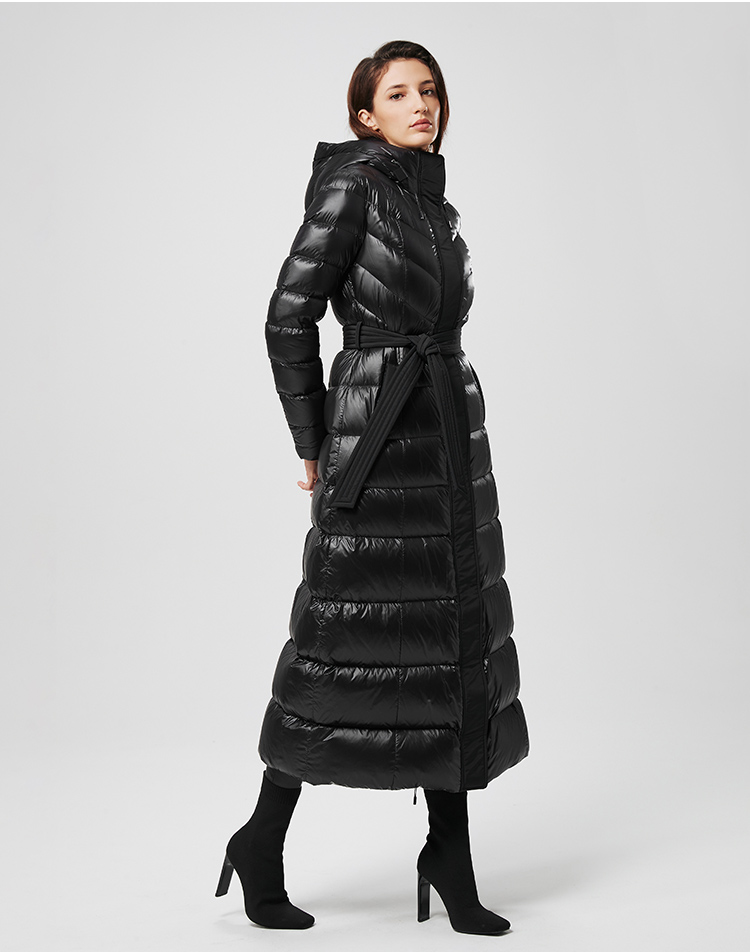 加拿大鹅羽绒服黑标好还是红标好,加拿大鹅羽绒服在加拿大卖多少钱