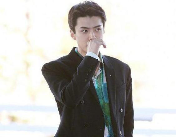 exo金俊勉中文介绍自己,金俊勉身上刻有exo所有成员的名字