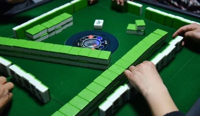 那些“见面就聊房”的重庆人正在无情的摧垮着下一代……