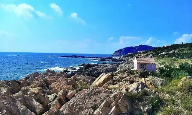 青岛文艺小岛旅游攻略,青岛旅游居住小岛有哪些