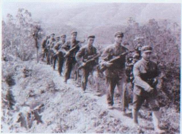 1981年*小平邓**检阅华北大演习，一人脱颖而出，邓公：此人重点培养