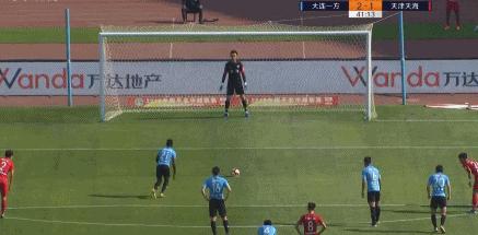 是青年才俊还是“犯规达人”?转会大连人队的吴伟,究竟啥水平