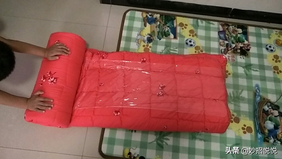 被子冬天简单方便收纳,最省空间的棉被收纳