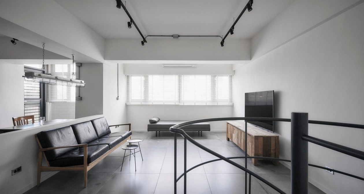 200㎡简约水泥系楼中楼，掇拾30年老宅融洽光景！原木家具