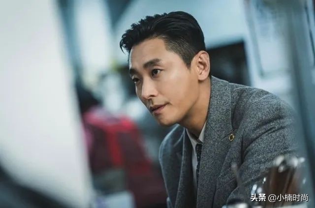 发蜡造型教程男士,发蜡怎么弄发型好看男