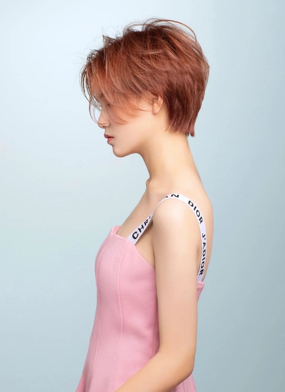 吴谨言模仿baby白头发,吴谨言与angelababy对比