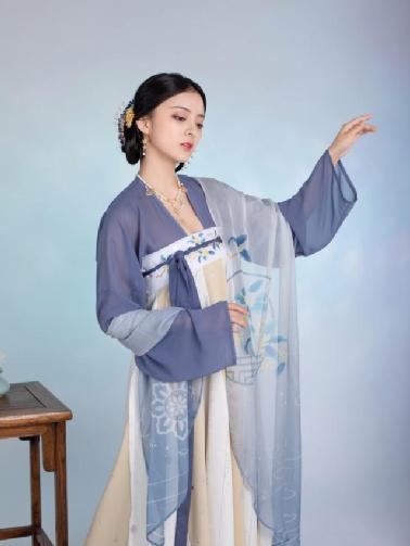 大袖衫齐胸襦裙特点,齐胸襦裙齐腰襦裙哪个好看