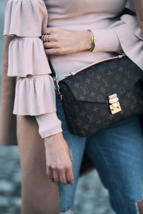 lv路易威登邮差包怎么看生产日期,lv路易威登outdoor荧光绿邮差包