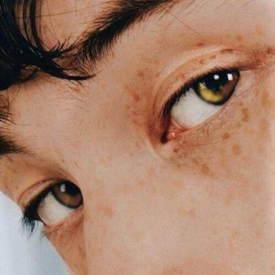 有句话说得好:美不美看脸,老不老看眼