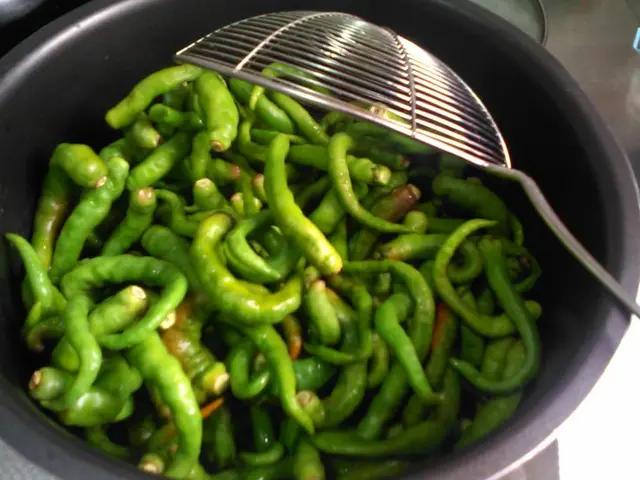 腌辣椒怎么腌制放一年不会坏的呢,腌辣椒怎么腌制放一年不会坏的