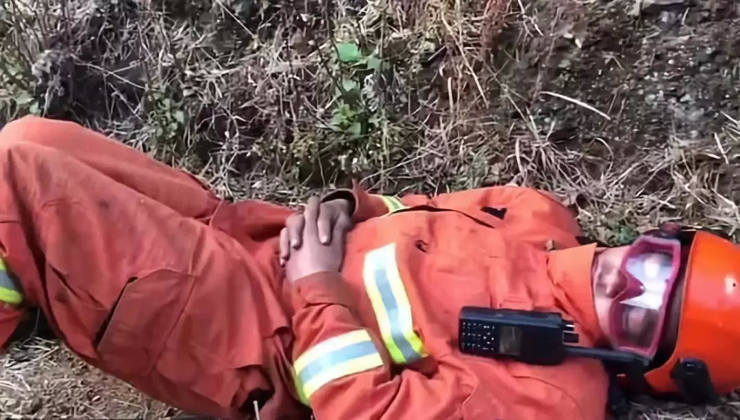 锯戒指在美花7万!网友感叹,还是中国消防员好!