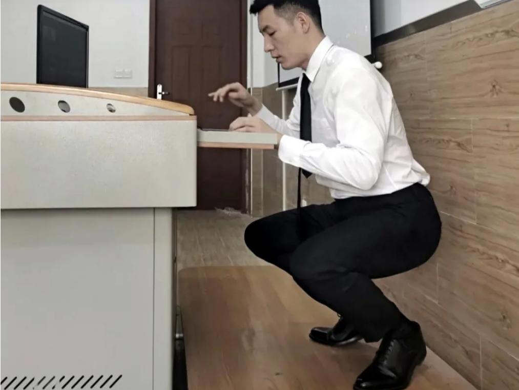 老师抓拍的学生搞怪瞬间,老师抓拍搞怪学生