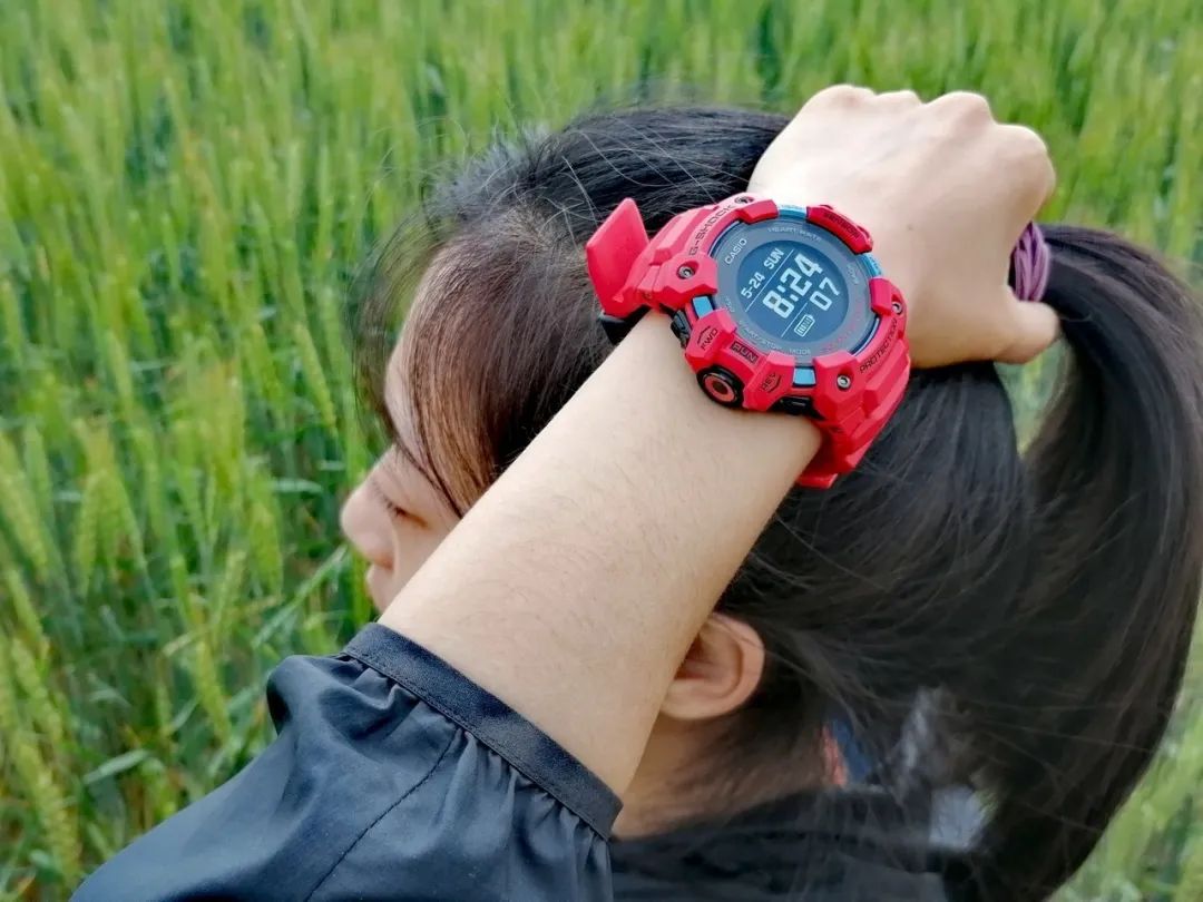 卡西欧gbd-h1000gps功能,卡西欧gbd-h1000有六局电波吗