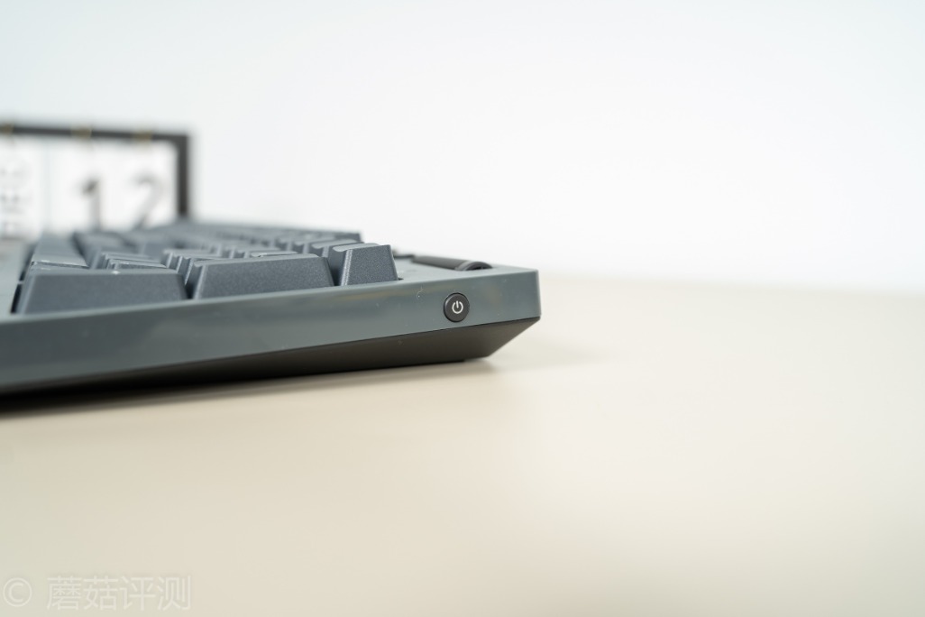 做工细腻手感超好,曜越g821多模电竞机械键盘