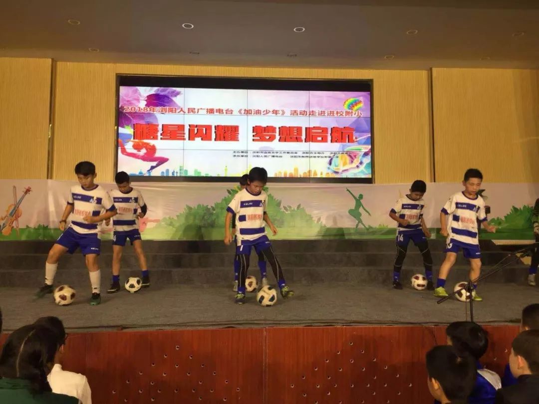 加油少年未来可期锣鼓喧天迎开学,加油少年未来可期送娃上学