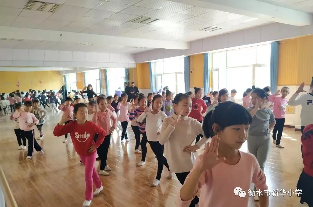 儿童学校兴趣小组,学校有三个兴趣小组共有学生180人