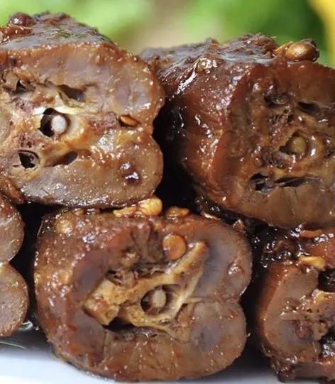 河南小伙卖盲盒赚500亿,周黑鸭店一年赚多少钱