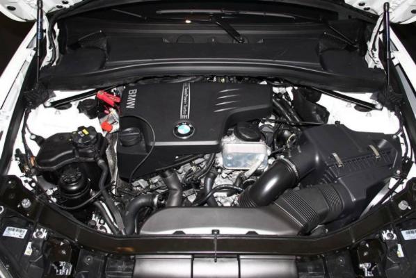 宝马x1三个缸的车到底怎么样,宝马x11.5t三缸发动机抖动