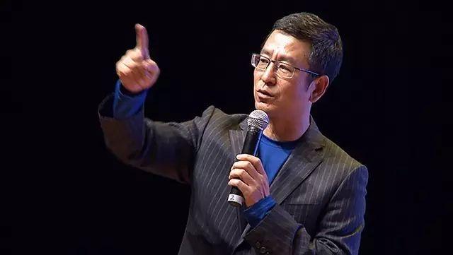 1998年，敬一丹请求*镕基朱**为《焦点访谈》题词，*镕基朱**如何回复？