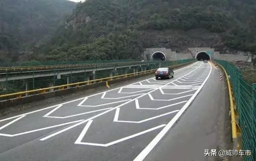 高速公路上的路标及图解,高速公路指路标志数字