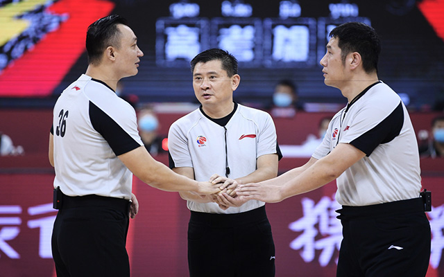 cba裁判被指骂,cba裁判再惹争议