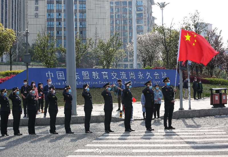 贵安新区自发组织欢迎队“迎”天使回家