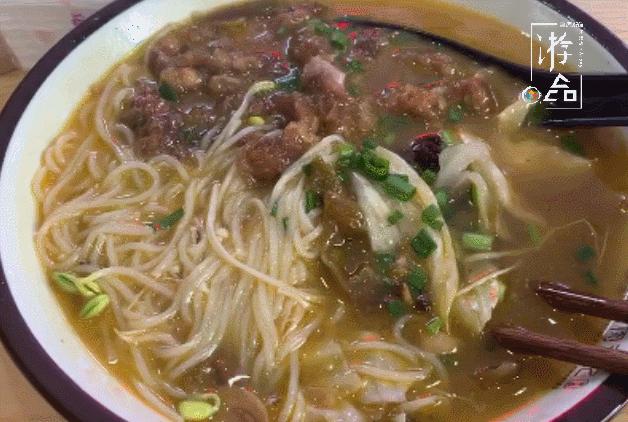 我做的滑肉白里透粉,外面卖的却发黑,做滑肉到底该不该放酱油?